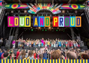 Festival goers in front on the main stage